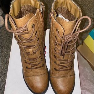 EUC- Rampage lace up boots